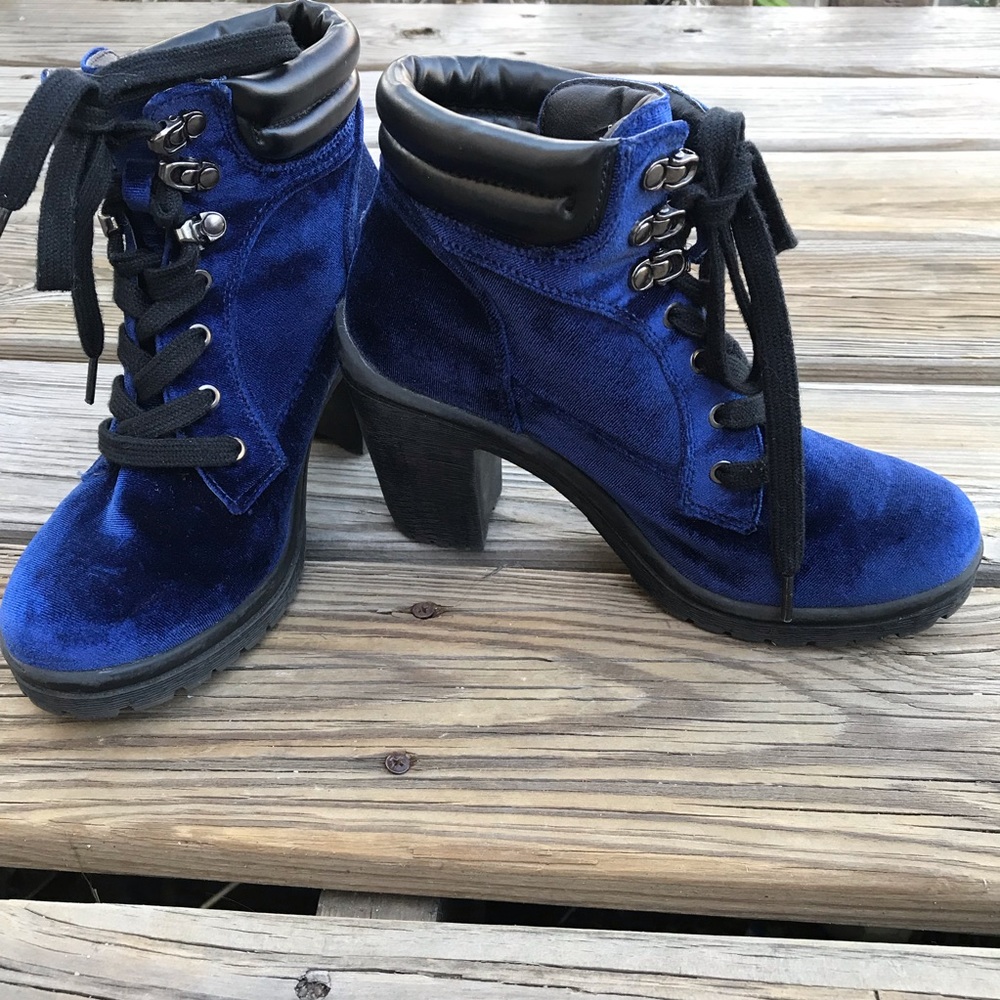 Joe Boxer (8) Blue Velvet High-Heel Allyn Boots